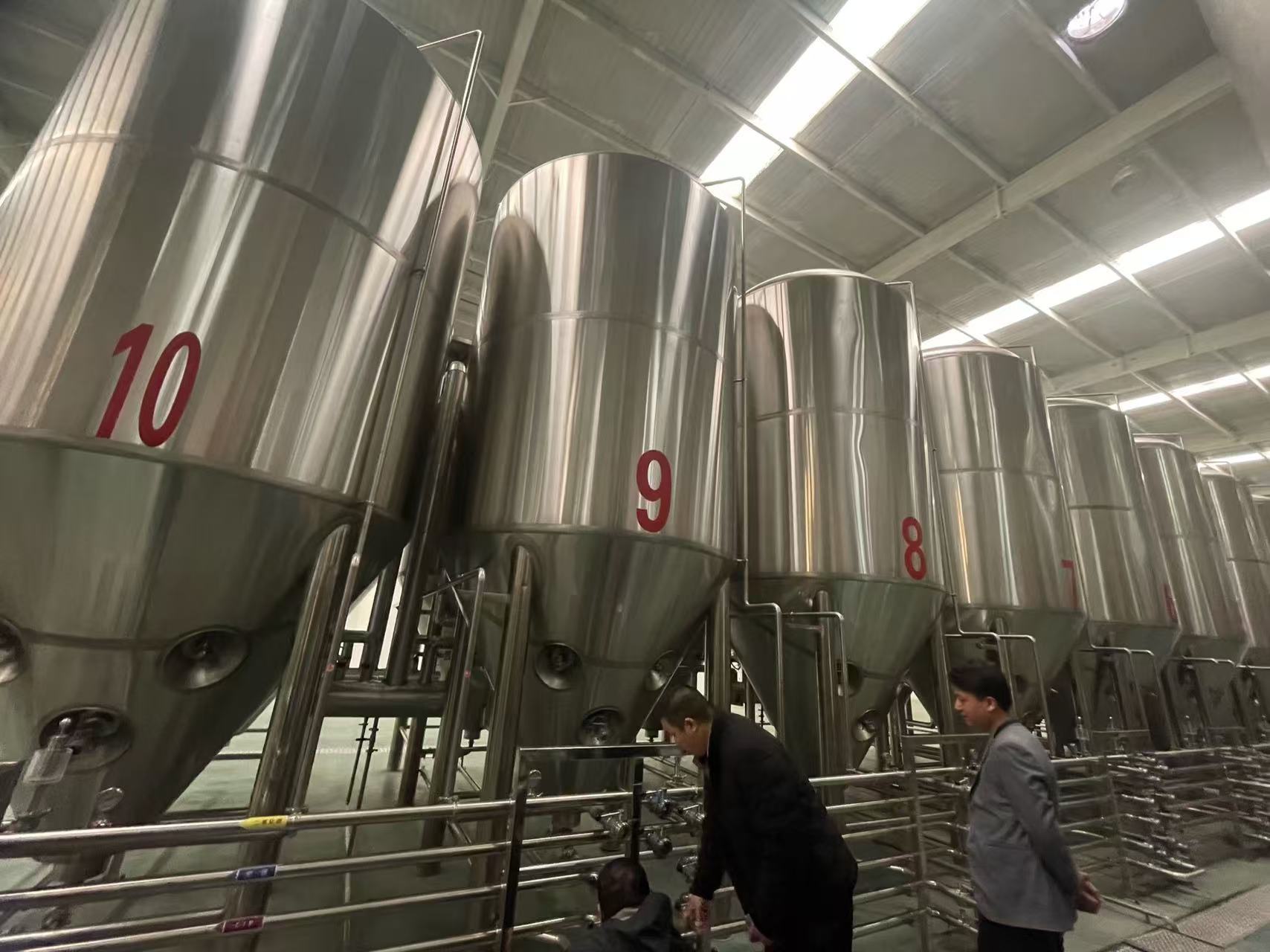 汉中精酿啤酒设备厂—平面布置、设备设计、制造、调试、培训等一条龙服务